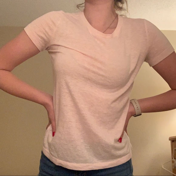 Light pink t-shirt size small - Picture 2 of 4